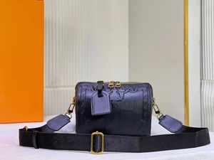 Lüks Omuz Çantası Tasarımcı Yastık Çanta Kadın Tote Çanta Rölyef Çiçek Preslenmiş Crossbody Bag Moda Omuz Çantası Leydi Alışveriş Çantaları Küçük Çanta