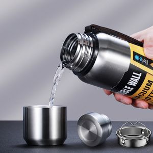 Bottiglie d'acqua Thermos di grande capacità da 1500 ml Bottiglia d'acqua per il tè Tazza termica portatile Tazza in acciaio inossidabile Sport Ciclismo Boccetta sottovuoto isolata 230303