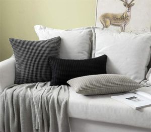 Travesseiro de travesseiro Capas de travesseiro listrado de milho capa de almofada de veludo macio decorativa para sofá -cama em casa primavera dec7193005