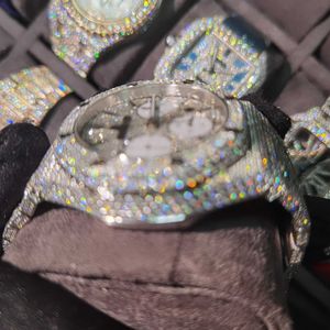 Handgjorda anpassade Pass Diamond Tter VVS Moissanite Diamond Inlay Hip Hop Jewelry Modification Iced Out Luxury Watch6v1q