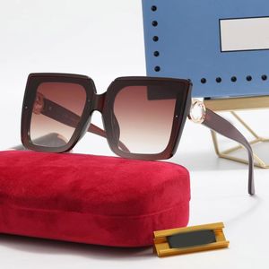 Дизайнерские солнцезащитные очки Классические Стогглс Очеительники Goggle открытые пляжные солнцезащитные очки для мужчины. Смешайте цвет. Пополнительная треугольная подпись с корпусом