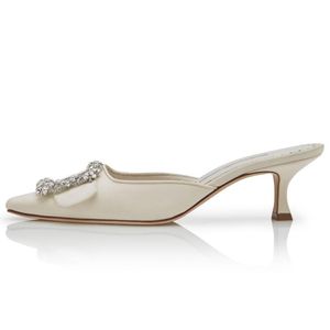 Sandálias Moda Mulheres Bombas MAYSALE NOIVA 50 mm Creme Crepe de Chine Jewel Buckle Mules Itália Dedos Apontados Slingback Design Vestido de Noite Sandália Salto Alto Caixa UE 35-43