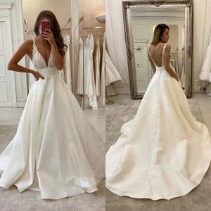 2023 Vintage Saten Bir Çizgi Gelinlik Düğmeleri Seksi Açık Geri Back Vestidos De Novia Deep v Boyun Dantel Aplikler Kolsuz Gelin Gelinlik