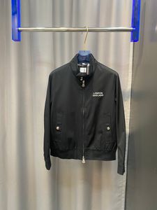 Spring och Autumn Mens Black Stand Collar Jacket Classic Brand Stripes Design Simple Casual Designer Jacket