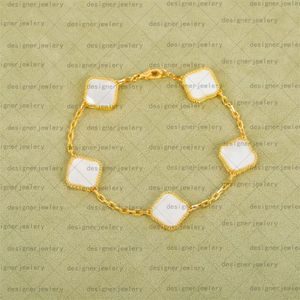 Bracelete de trevo de quatro folhas delicadas charme prateado pulseira de cobre em correntes de lasca de jóias personalizadas flechas de casca de ouro braceletas de mão estética Bracelets de ouro estéticos