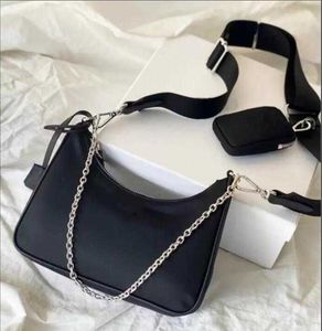 Kvinnors axelväskor designers Cross Body Bag Chain Nylon Handväskor plånböcker myntväska Kvinnan Luxurys märke Totes väskor hobo paljettmode svart messenger väska