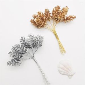 Dekorative Blumen 10 cm künstlicher Blattzweig Gold Silber Farbe Tannenzapfen Schneeblumenpflanzen für DIY Hochzeit Weihnachtsfeier Dekoration