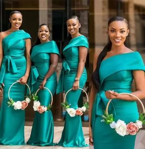 Afrikalı Kızlar Avcı Yeşil Nedime Elbiseleri Zarif Bir Omuz Mermad Sırtsız Piller Peplum Uzun Honor Gowns BM1914