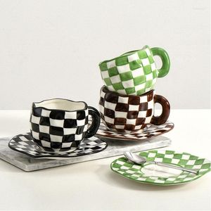 Koppar tefat personlig vintage handmålad gitter kaffekopp och tefat svart brungrön underglaserad keramisk te -set eleganta gåvor