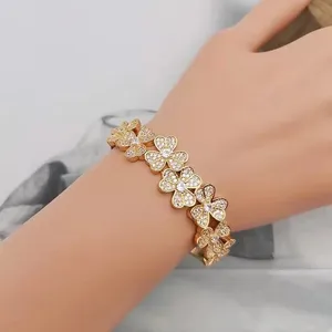 Markenanpassungs -Armreifarmbänder Ringschmuck Halsketten können maßgeschneiderte Hands -Set -Diamant -Zinksilberlegierung mit goldener Außenschicht 004 sein 004