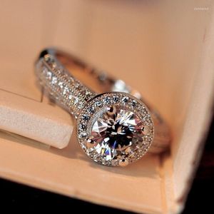 Klusterringar Fantastiska lyxiga smycken som säljer 8mm runda klipp 5a kubiska zirkonia CZ 925 Sterling Silver Party Women Wedding Band Ring Gift