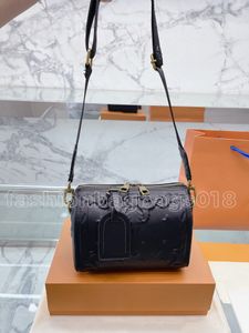 Borsa a tracolla City Keepall con ampia tracolla sportiva Cuscino di design Borse a tracolla Scatola Monogrammi in rilievo di lusso Modello Mini Borse a conchiglia Custodia per donna Uomo M21835