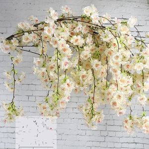 Kwiaty dekoracyjne 50pcsartificial wiśniowe Blossom gałąź wisząca sakura 150 cm na ślubne elementy sztuczne