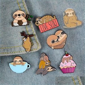 Acessórios de desenhos animados Animal Preguiça Cute Pequeno Pinos de Broches de esmalte engraçado para mulheres Decoração de camisa de demónica de Natal Broche Metal Kawaii Dhnmg