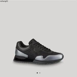 2023SS Spring Men Sapatos Brões respiráveis ​​Edição de umidade esportes de moda Sports Board Portátil Running US38-45 KMAA RH20006