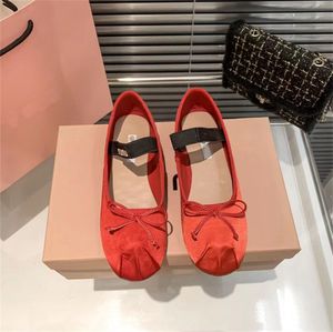 2023 Moda Lüks Tasarımcı Elbise Ayakkabıları Kadın Pembe Bale Ayakkabı Kadın Yay Ayakkabı Fransız Saten Düz Ayakkabı Mary Jane Düz Ayakkabı Açık Mavi Boyut 34-40