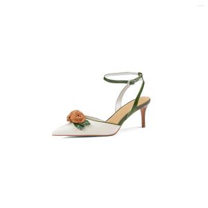 Klänningskor Summer Women's Sandals 6.5 cm stilett klackar Bekvämt lädermaterial Utsökta blommor dekoration pekade tå kvinnor pumpar