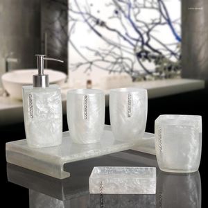 バスアクセサリーセット創造性ダイヤモンドがちりばめられた樹脂の浴室の装飾アクセサリーヨーロッパの豪華な5ピースのトイレの家の装飾
