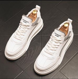 Kraliyet tarzı erkek gelinlik ayakkabıları küçük beyaz desen egzotik tasarımcı moda moda dantel up rahat spor ayakkabılar yürüyüş ayakkabıları