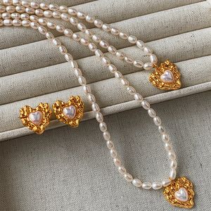 Collana di perle naturali rosa di amore in metallo francese Ins Nuovi orecchini alla moda 2023 per gioielli da donna con temperamento e clavicola