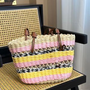 Stripe Straw Bag Stripe Women Beach Bag Basket Shop Tygväskor Kvinnor Axelhandväskor Lady Totes Designer Luxury Holiday stränder Purse Weave Pendant Stor kapacitet