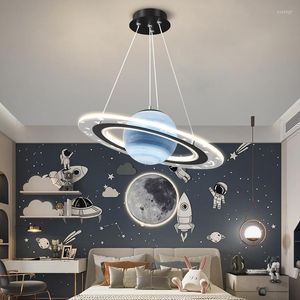 Kolye lambaları JJC Küresel Yatak Odası Tavan Lambası Yaratıcı Dünya Gezegen Çocuk Odası Yıldız Avize Alanı