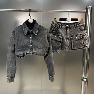 Zweiteiliges Kleid BORVEMAYS 2023 Frühling Sommer Modetrend Denim Zweiteilige Sets Revers Einreiher Jacke Taschen Miniröcke 230303