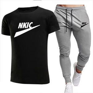 Yeni Yaz Giyim Markası Erkekler Trailsuit T-Shirt Pantolon Spor 2 Parça Setleri Jogging Kısa Kollu Sweeves Sportswear Suitr Marka Logo Baskı