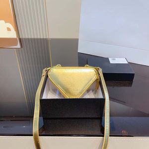 Lyxig plånboksdesigner Mens Mini Triangle Bag Womens Leather Messenger Bag dragkedja Stängning Tryckt Nylonfoder axelväska