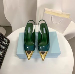 2023 Lüks Tasarımcı Kadın Deri Stiletto Sandalet Sandal Üçgen Logo Metal Saçlı Stiletto Ayakkabı Siyah Beyaz Kırmızı Yeşil Boyut 35-41