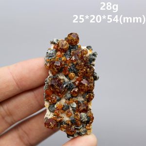 Dekorativa figurer Naturliga spessartin-garnet och glimmer symbios mineralprov stenar kristaller pärla kvartsobjekt