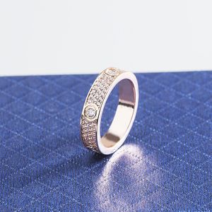 Wedding Ring Diamond Mens Rings Engagement Moissanite Luxury Jewlery Designer för kvinnor Simple Women Love Simple Plated Screw Famous ZB019 F4