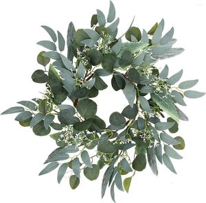 Dekorative Blumen, künstlicher grüner Eukalyptus-Kranz, 38,1 cm, Grün mit Büscheln aus weißen Mini-Frühjahr/Sommer