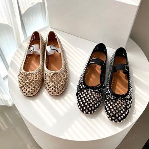 Klänningskor Crystal Rhinestone Ballet Flat Shoes Mary Jane Loafers Women Designer Shoes Factory Factwear 35-40 med låda