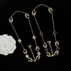 70% rabatt 2023 Nya lyxiga högkvalitativa modesmycken för nya svartvita strass söt prinsessa halsband Ancient Family Double High Sense ClaVicle Chain Chain Chain