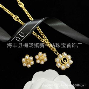 High quality luxury jewelry inlaid pearl flower necklace ancient family earrings female pastoral version brass material