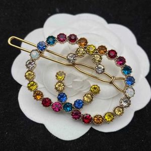 70% rabatt 2023 Ny lyxig högkvalitativ modesmycken för ankabillklipp Ancient Made Old Double Color Rhinestone Hairpin Mässing Material One Line Hair