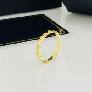 Gold Ring Mens Ring Wedding Rings for Women Jewelry Party Jubileum Present Rostfritt stål 18K Guldpläterad klassiska smycken