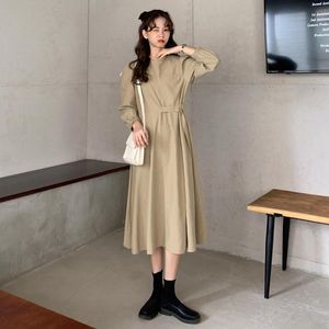 Vestidos casuais outono 2023 design coreano feminino, sentindo cintura preta mostra um desgaste fino de temperamento vestido de comprimento médio dentro e Ou