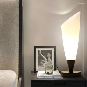 Bordslampor Modern Lily Shape Lamp för sovrummet vardagsrumsstudie Kök Led Personlig sängbord Ljus natt E27 5W glödlampa