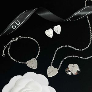 80% de desconto 2023 novas jóias de moda de alta qualidade de luxo para novos colar de coração esculpido Bracelete ajustável Men e feminino