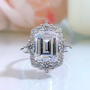 Bröllopsringar Retro Style Ring 925 Sterling Silver Inlay High Carbon Rectangle 8 10mm Syntetiska diamant Emeral Cut Women Lady Engagement