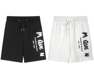 Designer McQueen Herren Shorts Sommer Freizeitsportbrief gedruckt Baumwollshorts Frauen Schwarz und Weiß verfügbar asiatische Größe M-3xl