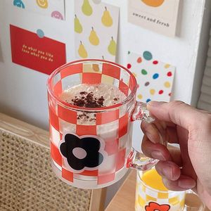 Mugs Korean Checkerboard Flower Printed Glass Cup Heat Resistant Coffee Mug Breakfast Oats Milk Home Office Handgrip 320ml