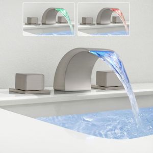 Rubinetti per lavandino del bagno Rubinetto in ottone di lusso di buona qualità 3 fori 2 maniglie Miscelatore per lavabo Rubinetto per acqua fredda Cascata a LED