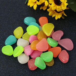 Decorações de jardim 100pcs brilham nas seixos escuros para as passarelas Plantas de Decoração de Aquário Luminous Stones