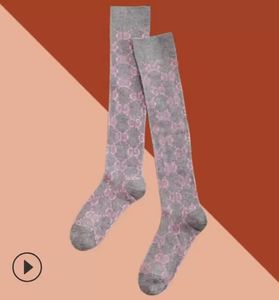 2023 Stocking Designer Mens Women Socks wełniane pończochy Wysokiej jakości ulice seniorów Wygodne kolano nóg nogi n1