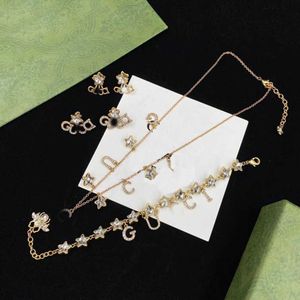 80% de desconto 2023 Novas jóias de moda de alta qualidade de luxo para pentagrama inseto strinestone colar brinco de bracelete