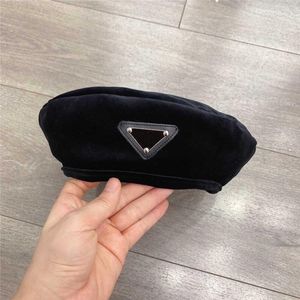 Luxury Designer Beret Women Brand Fashion Woolen Cap Designers Bucket Hat For Womens Mens P Berets Leather Fitted Hats