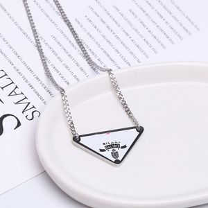 Sier Triangle Pendants Necklace Female Stainless Steel Couple Gold Chain Pendant Jewelry on the Neck Gift for Girlfriend Accessories